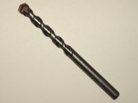 Bor med 14 mm tykkelse egnet til montering i murværk eller beton.