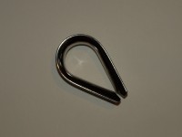 Denne rustfrit stål kovs forstærker 8mm tykt tov og forhindrer slidning.