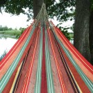 Den mønstrede hængekøje har en udførlig vævning og er derfor nuttet.